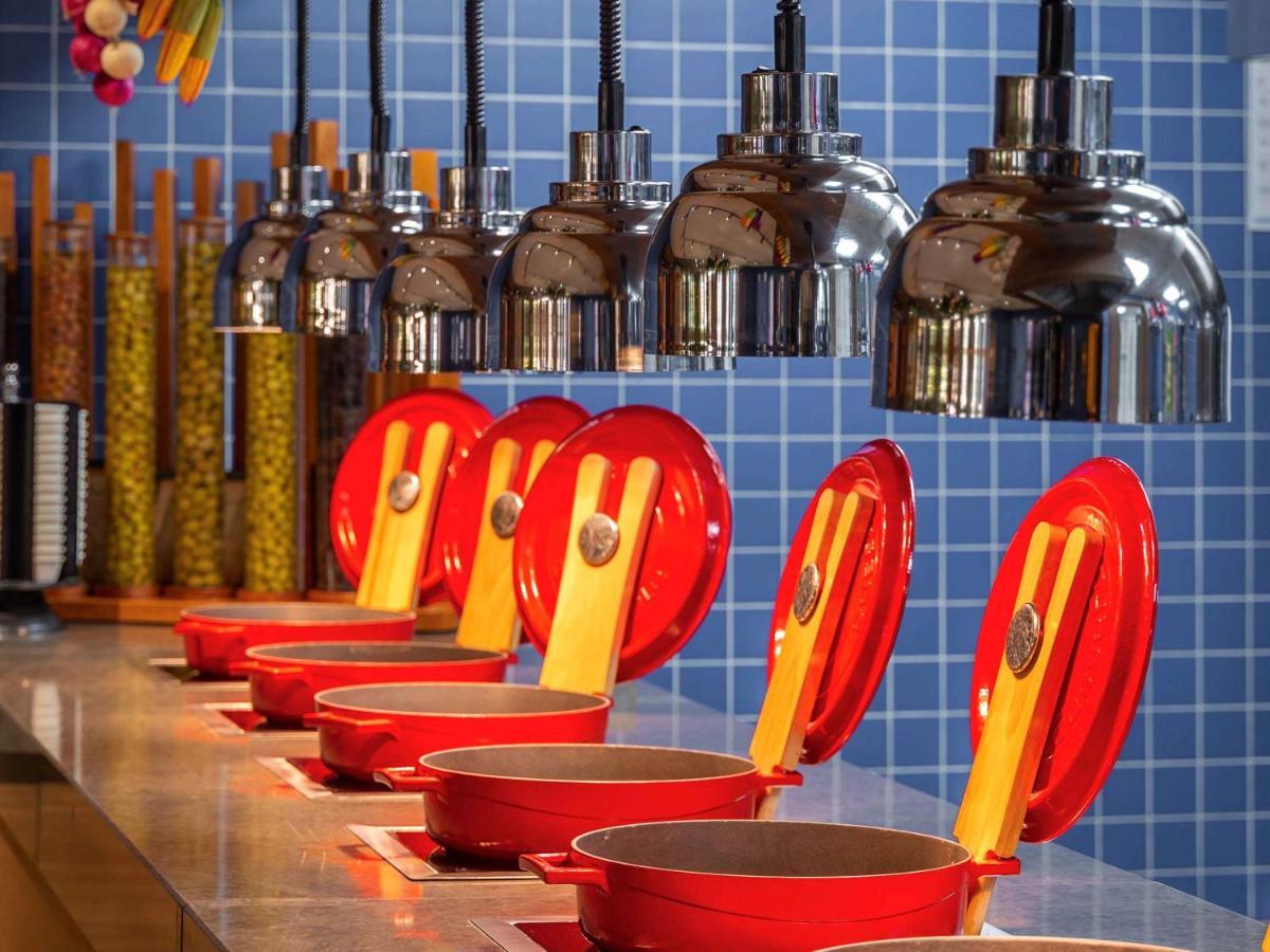 Mercure Trabzon Hotel Esterno foto A row of Le Creuset cast iron cookware