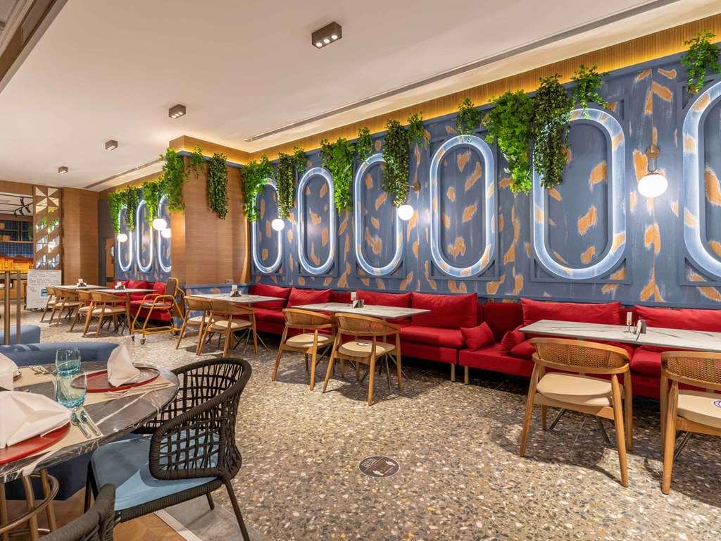 Mercure Trabzon Hotel Ristorante foto Interior of a restaurant in the mall